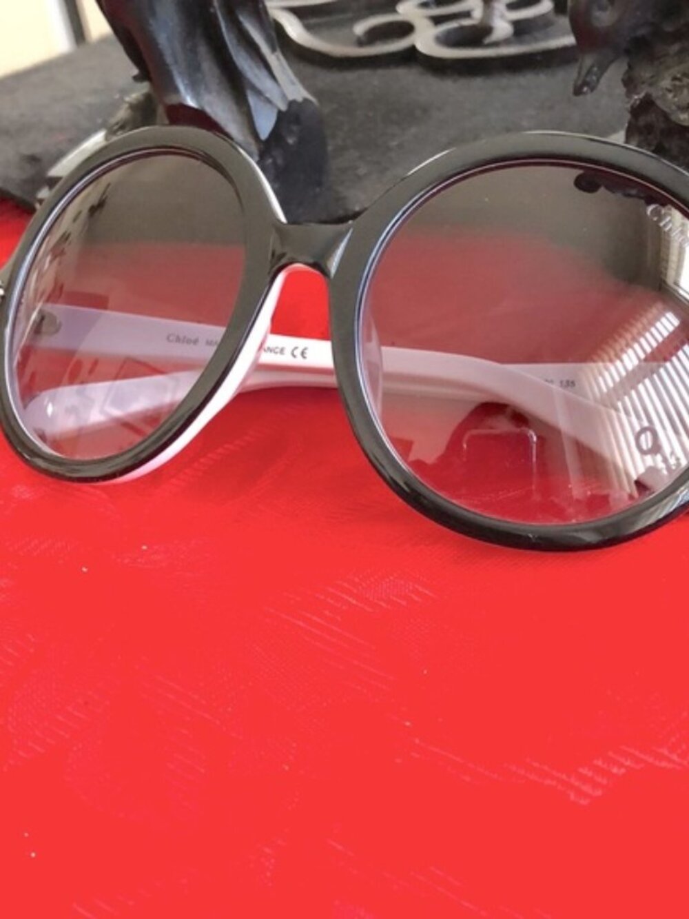 Sunglasses Signed Cleo Round Black Exterior And White Anterior